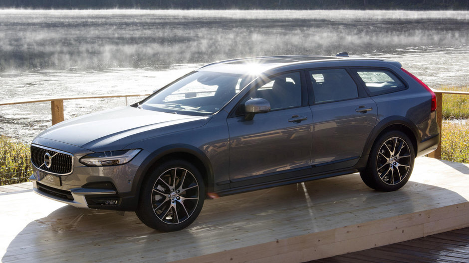 Volvo V90 Cross Country - Poze Reale