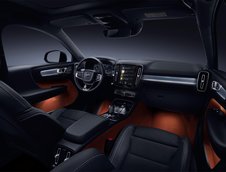 Volvo XC40 T5 Momentum si R-Design