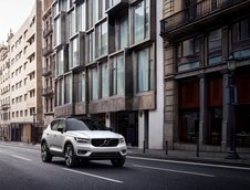 Volvo XC40 T5 Momentum si R-Design