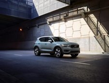 Volvo XC40 T5 Momentum si R-Design