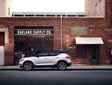 Volvo XC40 T5 Momentum si R-Design