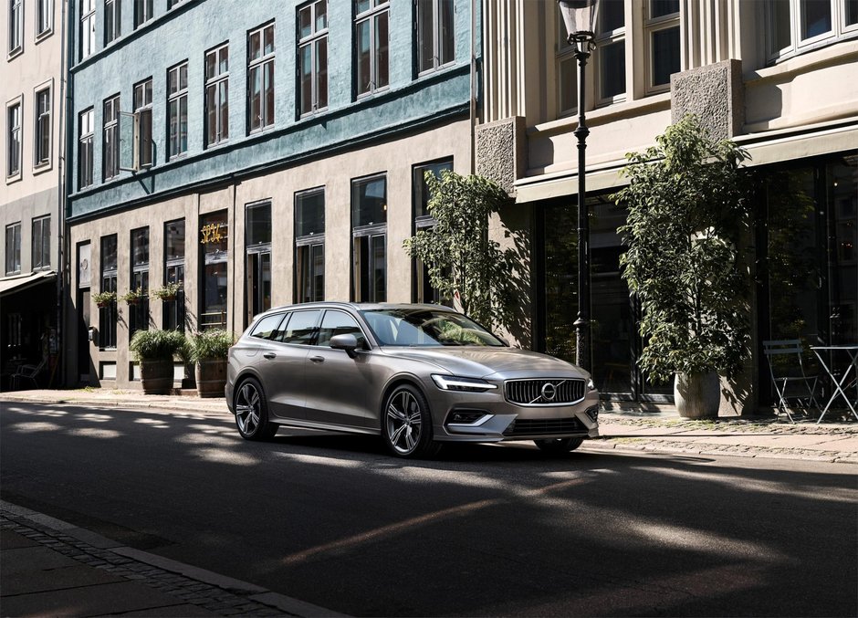 Volvo XC40, XC60 si V60