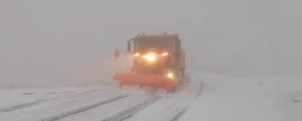 Vremea rea inchide circulatia pe Transfagarasan. A nins abundent pe cel mai frumos drum din Romania