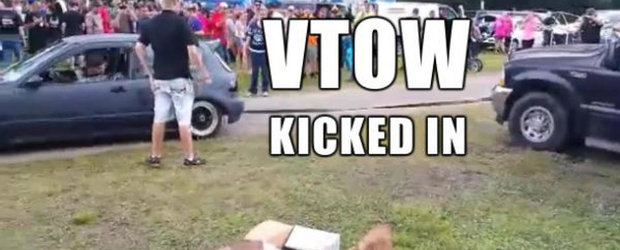 VTEC la datorie: Un Civic scoate din noroi o camioneta Ford