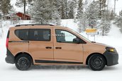 VW Caddy camuflat in Dacie