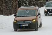 VW Caddy camuflat in Dacie