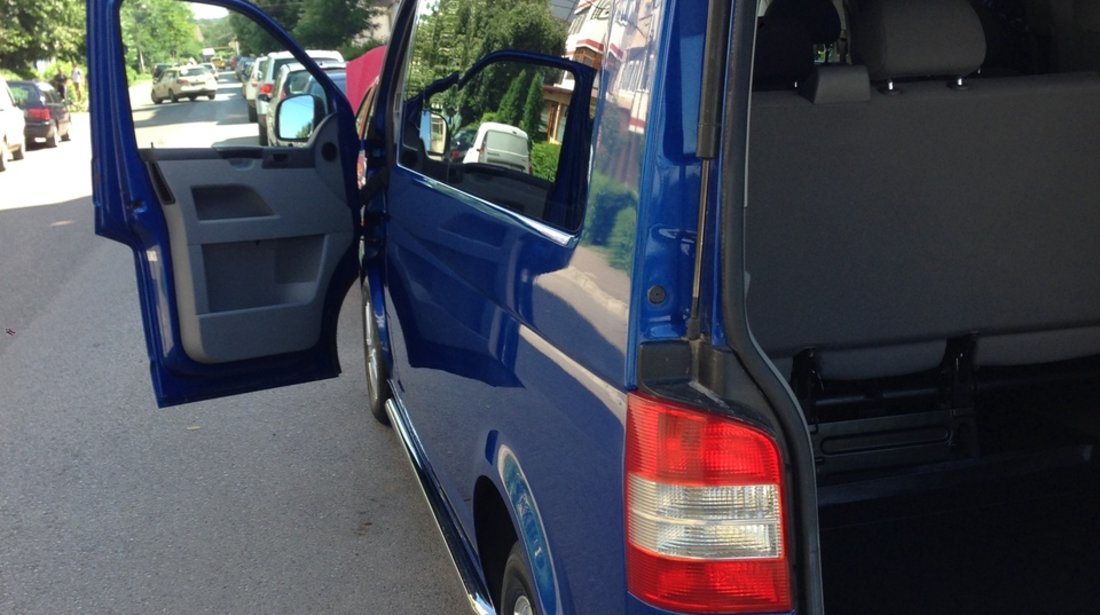 VW Caravelle AXD 2005