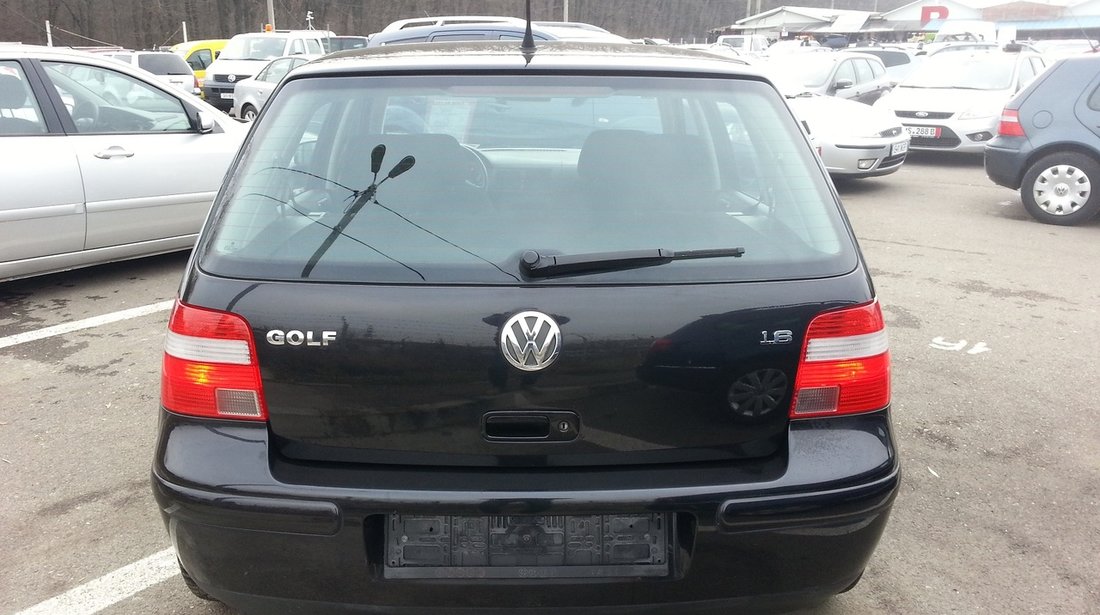 VW Golf 1,6=105cp-e4-pacific 2004