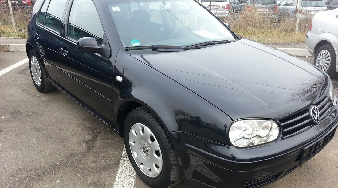 VW Golf 1,6=105cp-e4-pacific 2004