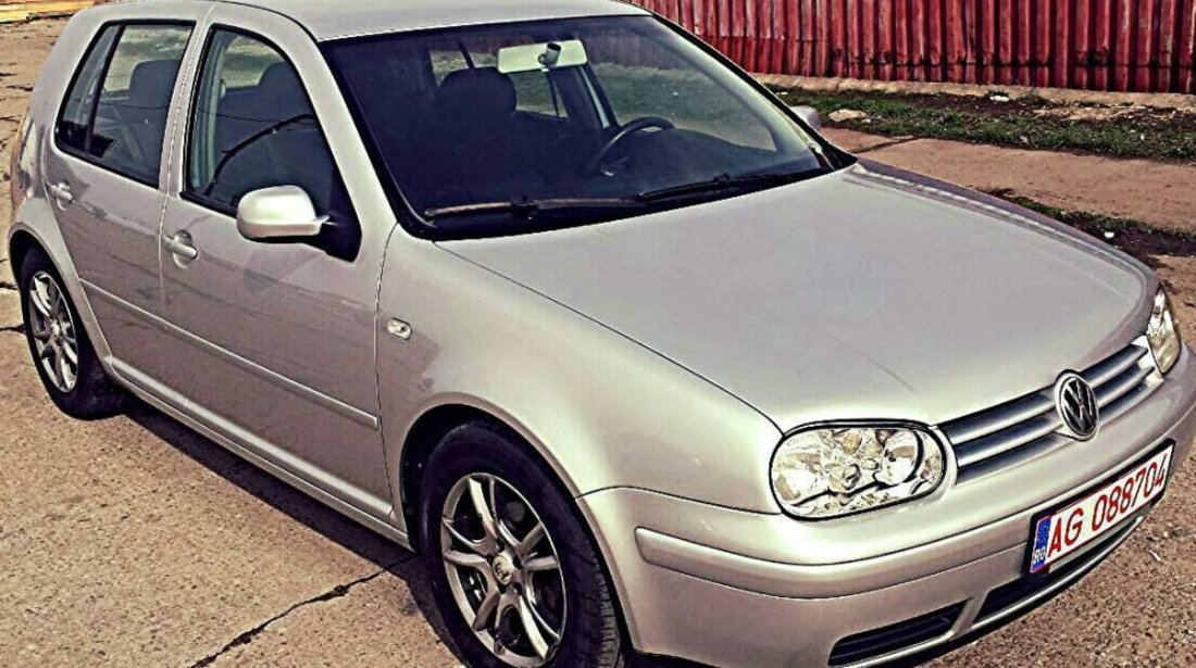 VW Golf 1.6 16 benzina 2004