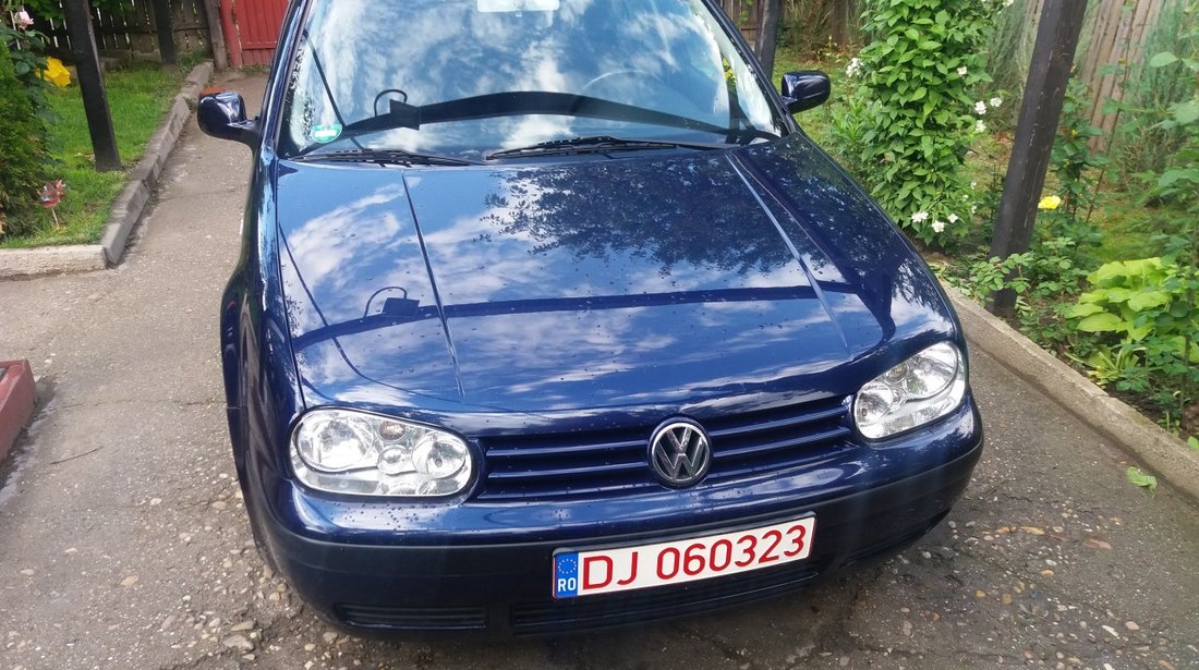 VW Golf 1,6/16v-benzina 2001