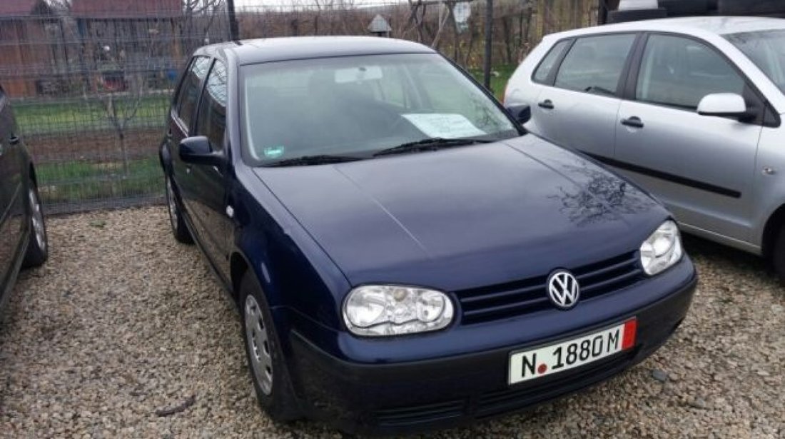 VW Golf 1,6/16v-benzina 2001