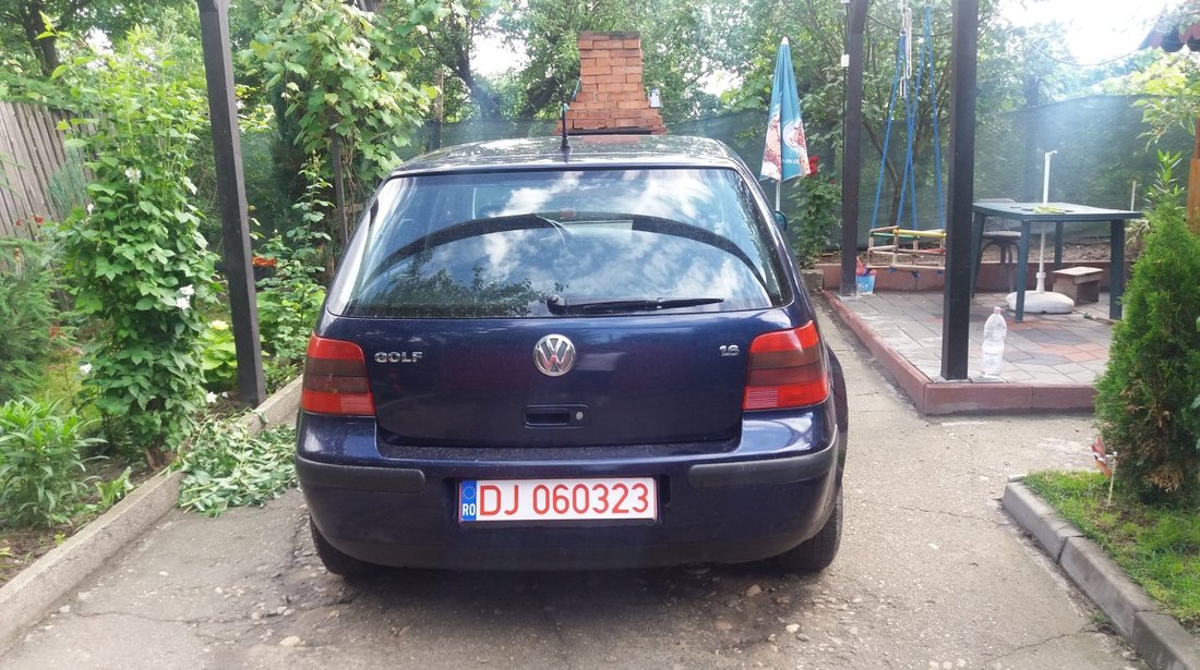 VW Golf 1,6/16v-benzina 2001