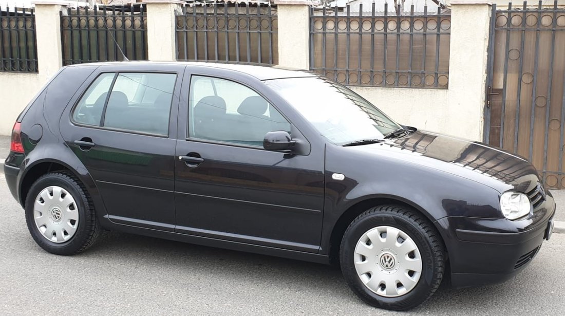 VW Golf 1.6 benzina 2002