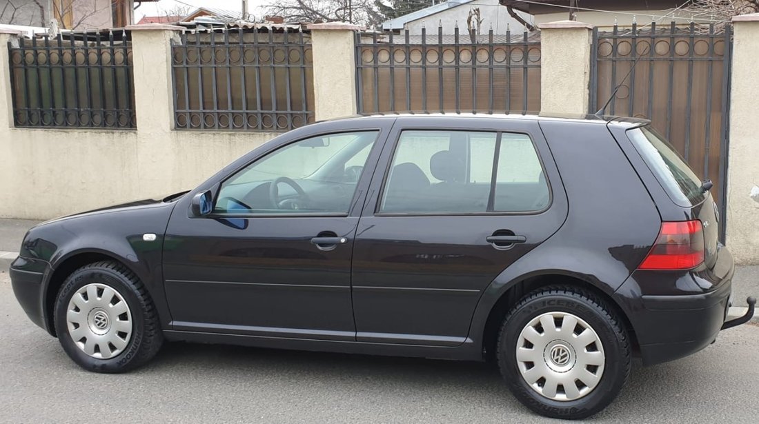 VW Golf 1.6 benzina 2002