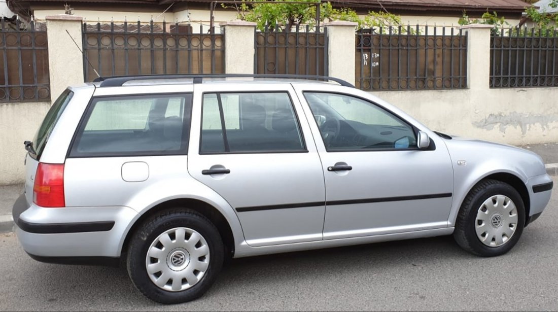 VW Golf 1.6 benzina 2002