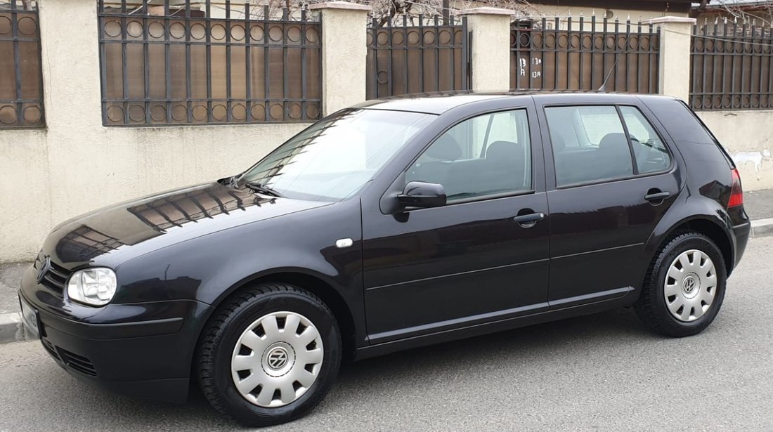 VW Golf 1.6 benzina 2002