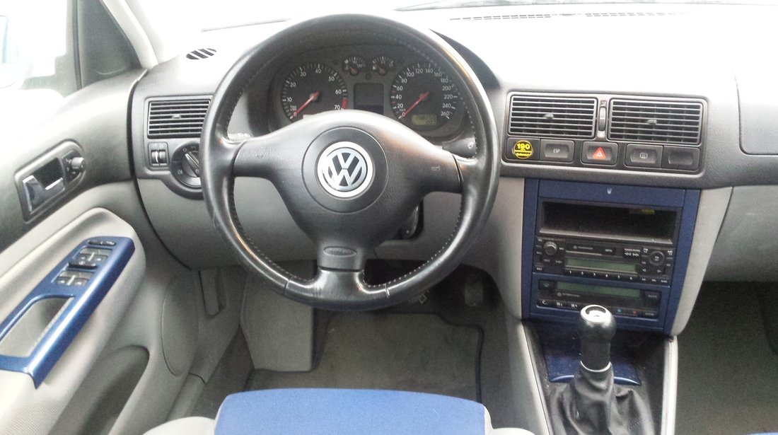 VW Golf 1,6benzina 2001