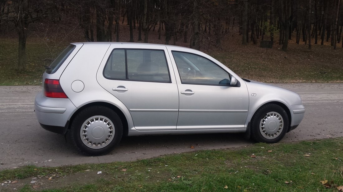 VW Golf 1,6benzina 2001