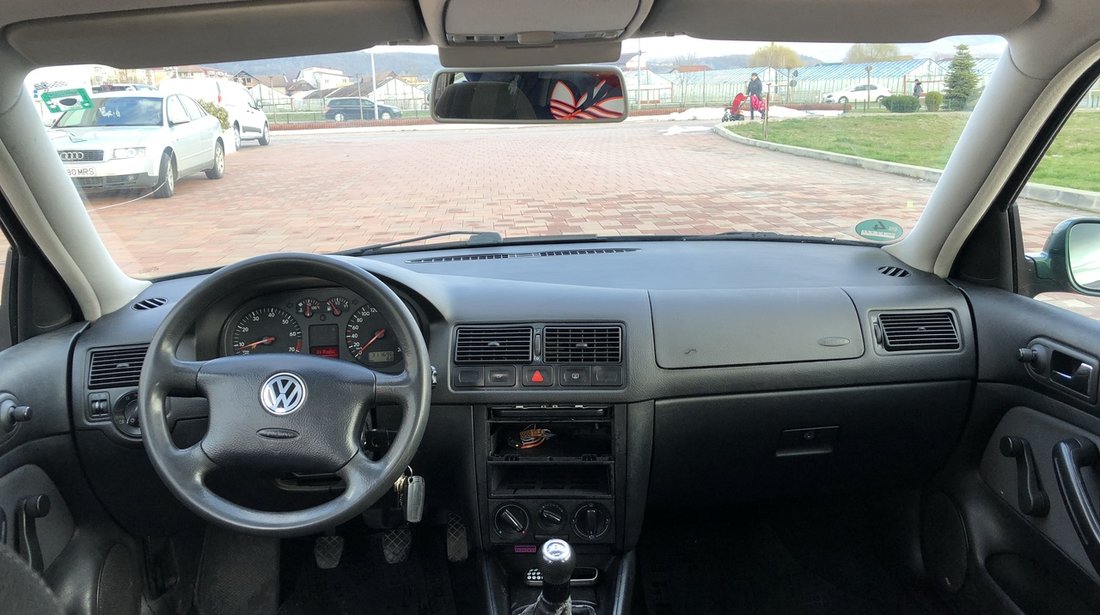 VW Golf 1.6i SR 2000