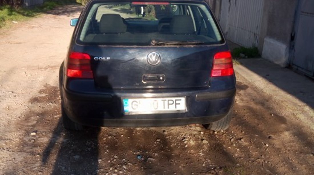 VW Golf 12223 2001