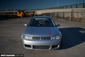 VW Golf cu motor central si tractiune spate