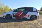 VW Golf GTI cu perne de aer