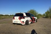 VW Golf GTI cu perne de aer