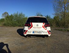 VW Golf GTI cu perne de aer