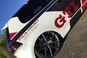 VW Golf GTI cu perne de aer