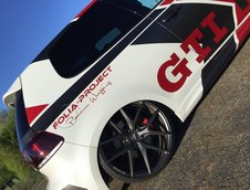 VW Golf GTI cu perne de aer