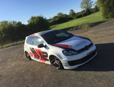 VW Golf GTI cu perne de aer