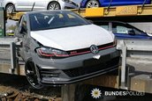 VW Golf GTI furat din tren