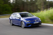 VW Golf R Variant - Galerie foto