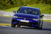 VW Golf R Variant - Galerie foto