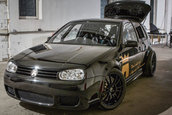 VW Golf R32 cu motor de Lamborghini