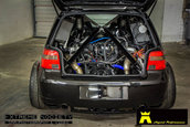 VW Golf R32 cu motor de Lamborghini