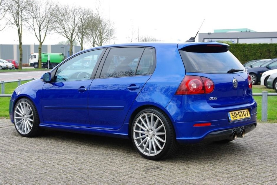 VW Golf R32 de 547 CP