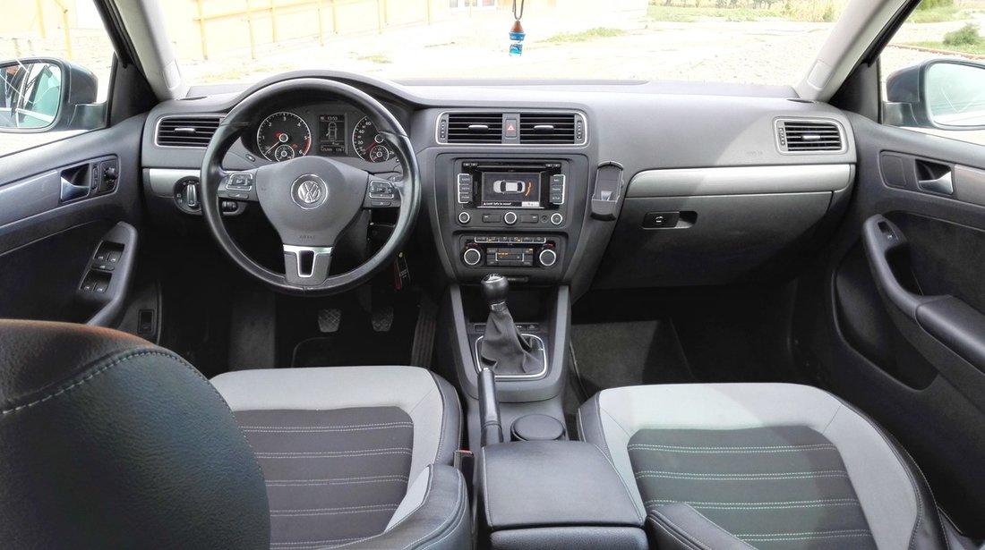 VW Jetta 1.6 TDI HIGHLINE BLUEMOTION 2012