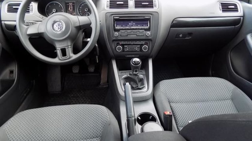 VW Jetta CL 1.6 TDI 105 CP M6 2012