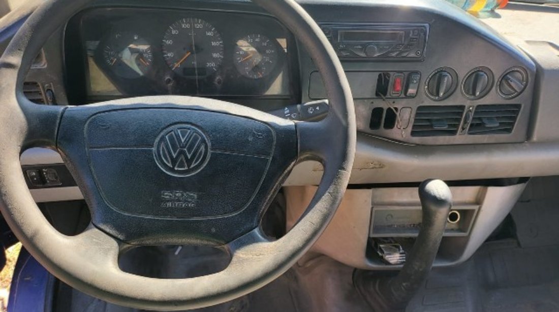 VW LT 35 2.5TDI (2461cc-80kw-109hp) 2000; Furgon