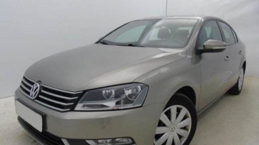 VW Passat 1.6 TDI BlueMotion Technology Trendline 105 CP Start/Stop 2013