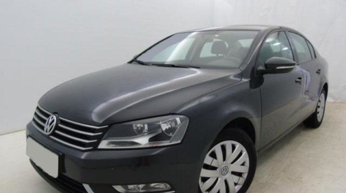 VW Passat 1.6 TDI BlueMotion Technology Trendline 105 CP Start/Stop 2013