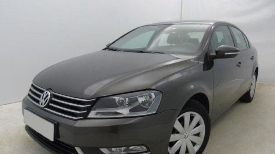 VW Passat 1.6 TDI BlueMotion Technology Trendline 105 CP Start/Stop 2013