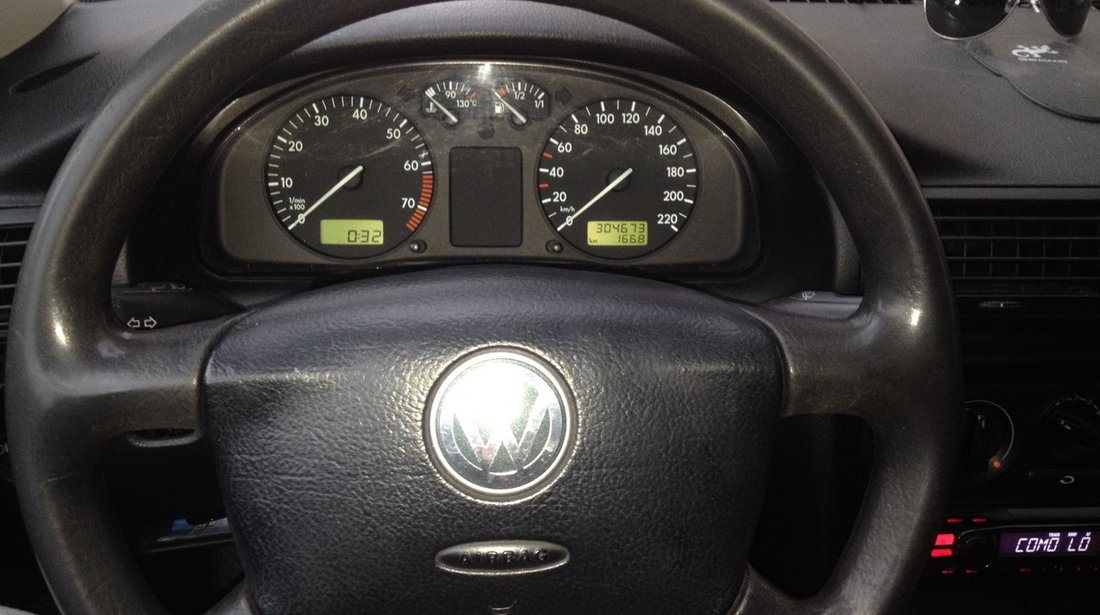 VW Passat 1600-BENZINA 1997