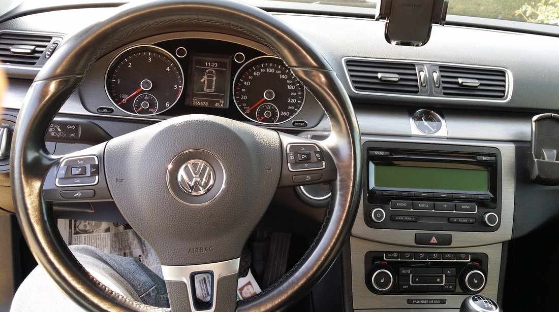 VW Passat 2.0 TDI BlueMotion Technology 2011