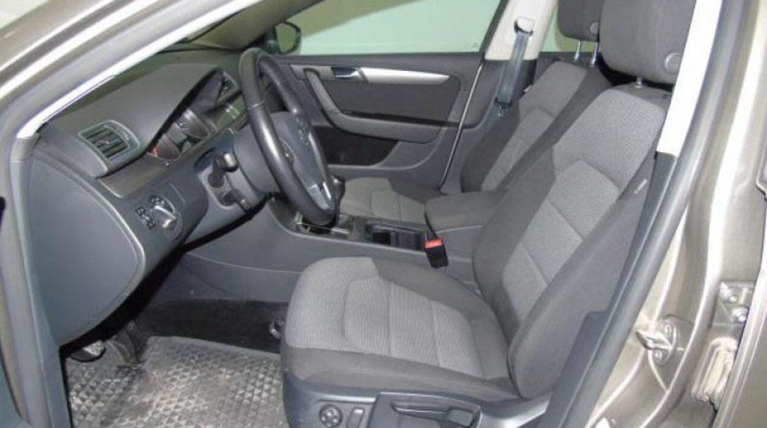 VW Passat 2.0 TDI BlueMotion Technology Comfortline 140 CP Start/Stop 2012