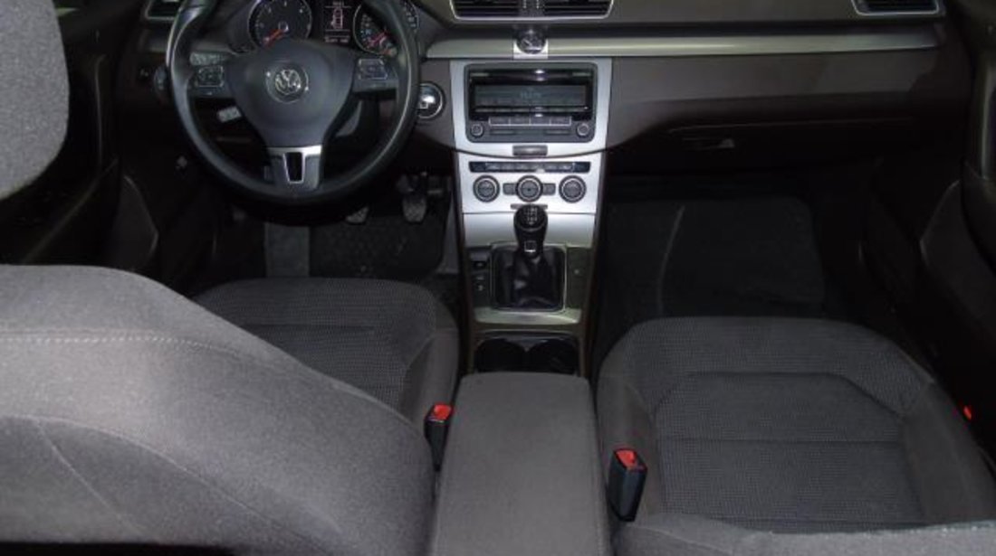 VW Passat Comfortline 1.6 TDI BlueMotion Technology 105 CP M6 Start&Stop 2013
