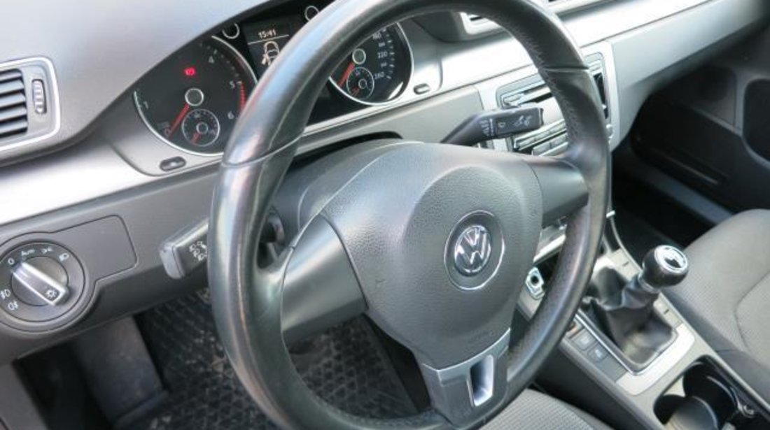 VW Passat Comfortline BlueMotion Tehnology 1.6 TDI 105 CP M6 Start&Stop 2012