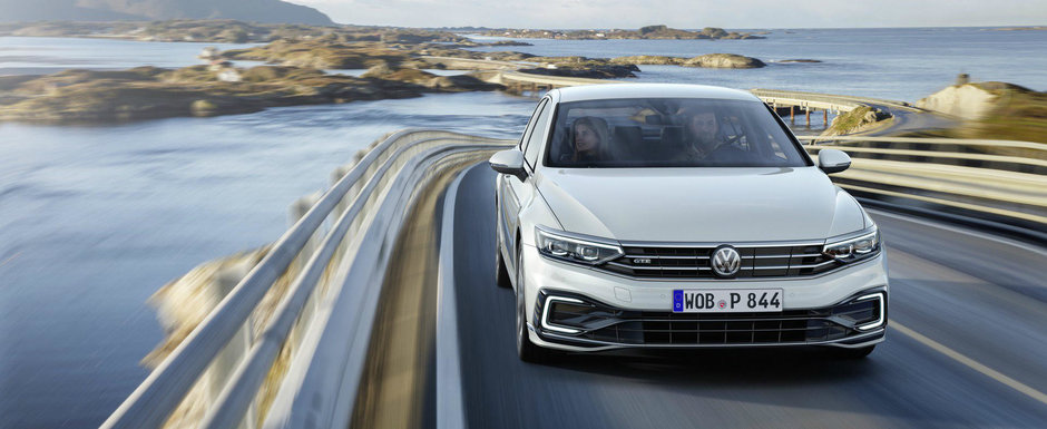 VW PASSAT facelift este aici! Regele sedanurilor de clasa medie se poate conduce singur pana la 210 km/h